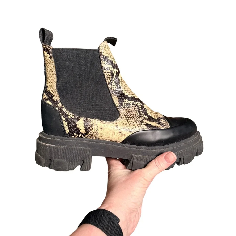 Ganni Snakeskin Print Chunky Lug Sole Chelsea Boots Black Beige Womens 9/40 rare
